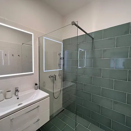 96m2 Of Comfort And Style: 4bd In Old Town Appartement *