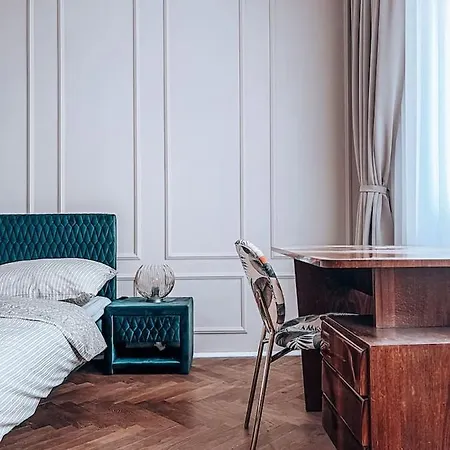 Διαμέρισμα 96m2 Of Comfort And Style: 4bd In Old Town