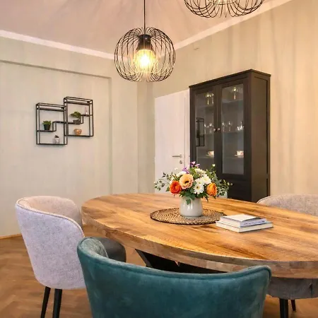 96m2 Of Comfort And Style: 4bd In Old Town 公寓 布拉迪斯拉发