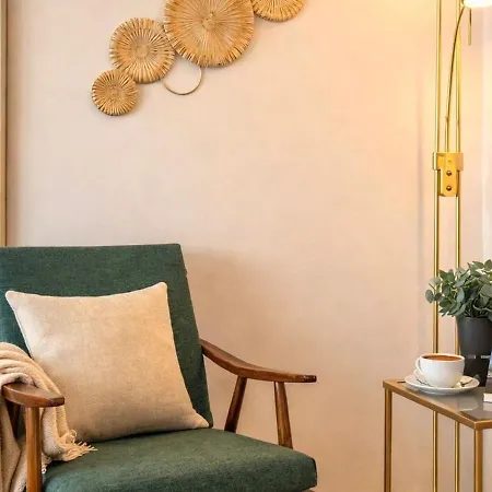 Spacious & Elegant 3-Bedroom Apartment-Comfort In Old Town Bratislava *