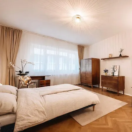 Apartmán 96m2 Of Comfort And Style: 4bd In Old Town *