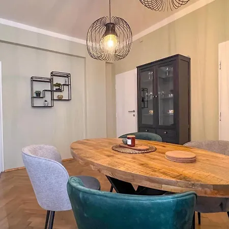 Апартаменты 96m2 Of Comfort And Style: 4bd In Old Town *