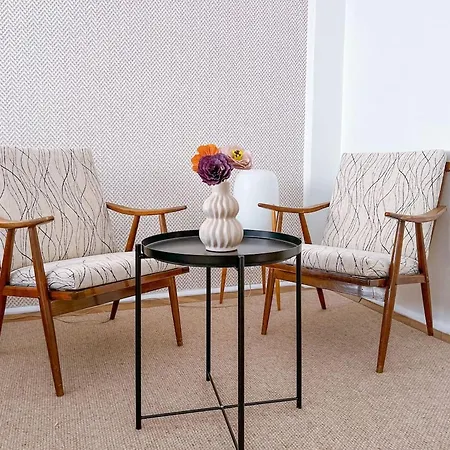 96m2 Of Comfort And Style: 4bd In Old Town Апартаменты