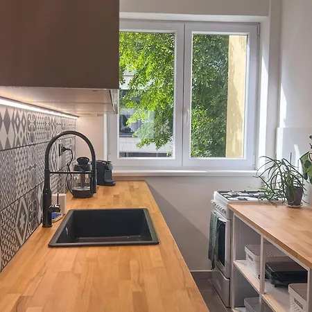 96m2 Of Comfort And Style: 4bd In Old Town Братислава