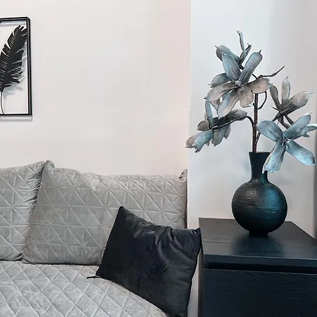 96m2 Of Comfort And Style: 4bd In Old Town Братислава