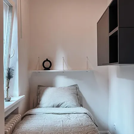 96m2 Of Comfort And Style: 4bd In Old Town